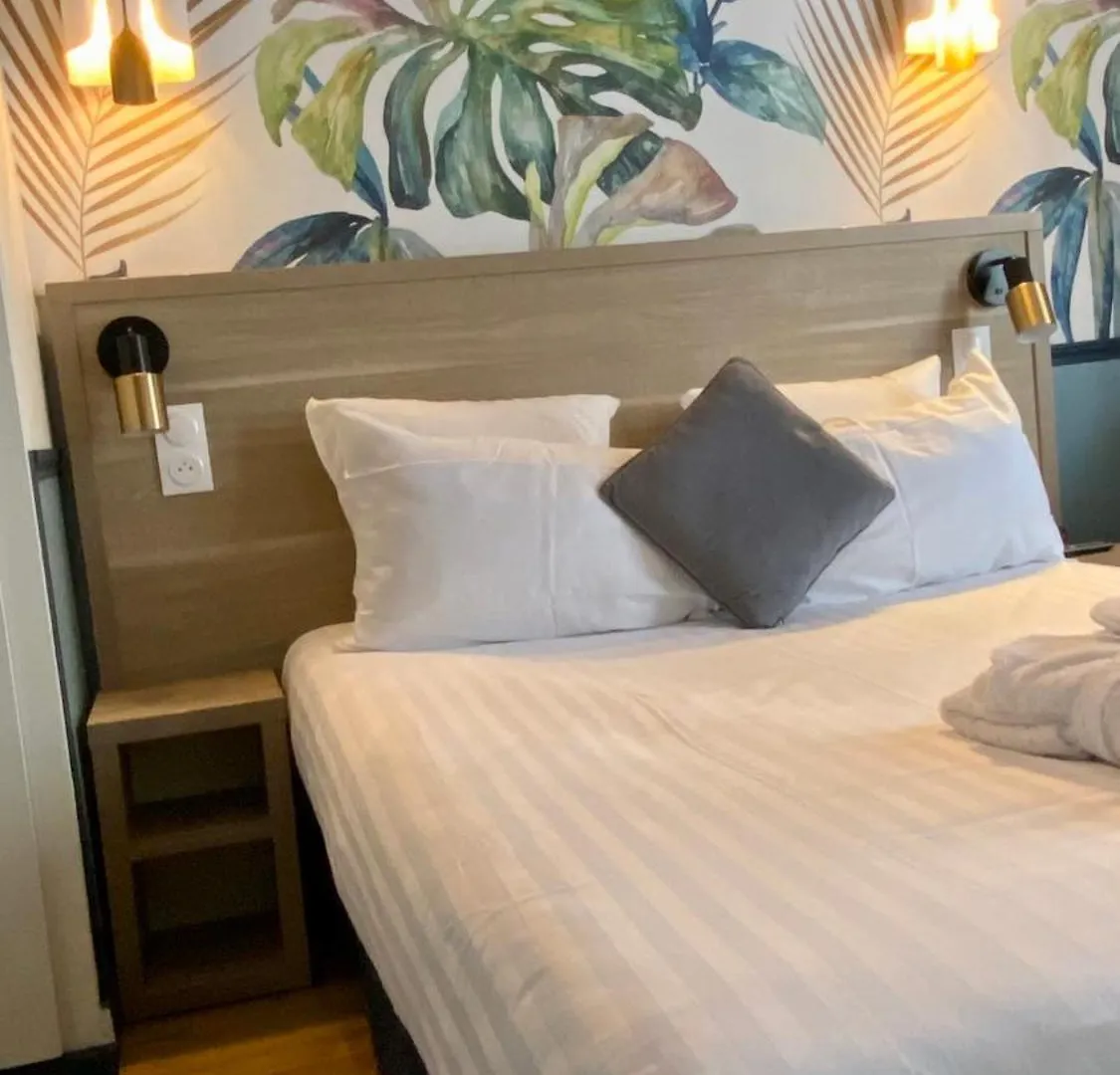 Amadeus Hotel 3*