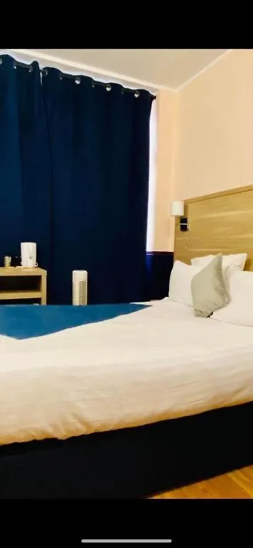 Amadeus 3* Paris
